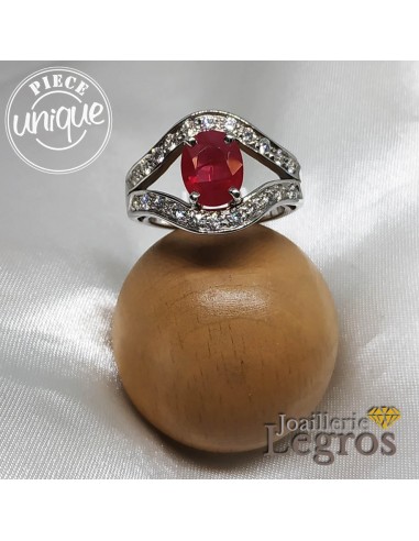 Bague Rubis or blanc 18 carats et ses 22 diamants Venez acheter