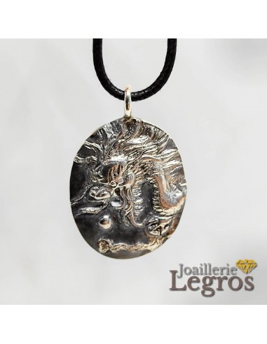 Médaille Pendentif Dragon jouant avec la perle de l'éternité en argent 925 est présent 