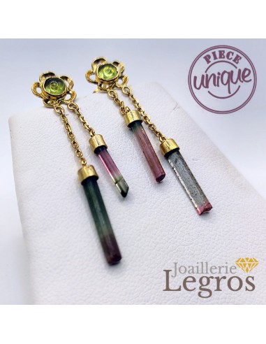 Boucles d'oreilles pendantes asymétriques tourmalines et péridots Fleurs Or 18 carats Véritable concentré