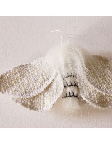 Furry Moth Brooch Leucoma Salicis Fake Fur Entomology Jewelry Les êtres humains sont 