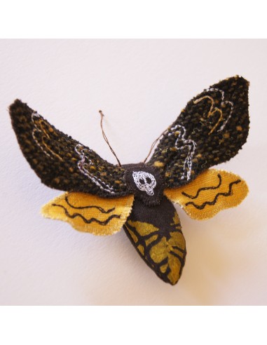 Death's Head Hawk Sphinx moth  textile brooch Comparez plus de prix