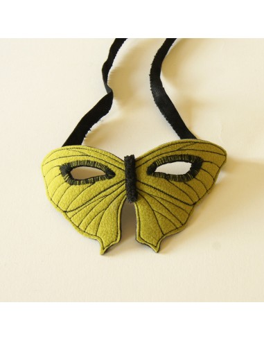 Green Textile Butterfly Mask Upholstery Fabric Fiber Art Insect sur le site 