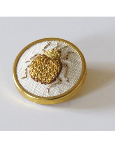 Golden leaf beetle hand embroidered brooch entomology jewelry à prix réduit toute l'année