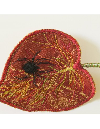 Textile Art Leaves with Embroidered Spider en ligne des produits 