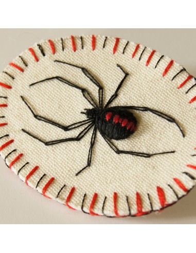 Embroidered Jewelry Arachnophile Brooch Pin RedBack Spider 2 - 3 jours ouvrés.