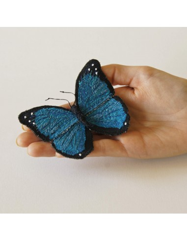 Menelaus blue morpho fiber art brooch de la marque