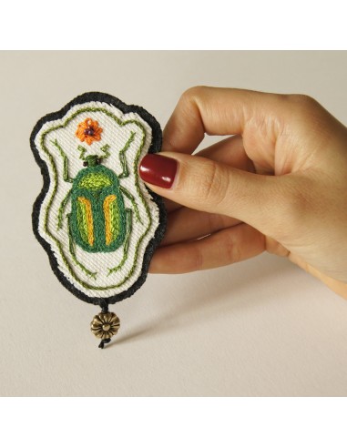 Hand Embroidered Sew On Patch Flower Chafer Beetle Fin de série